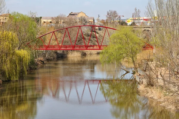 Puente sobre el río Duero en Aranda de Duero, España —  Fotos de Stock