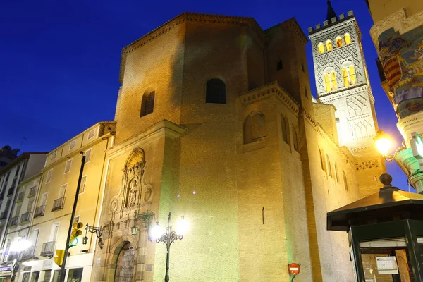 Templom a San Gil Abad éjjel, Zaragoza, Spanyolország — Stock Fotó