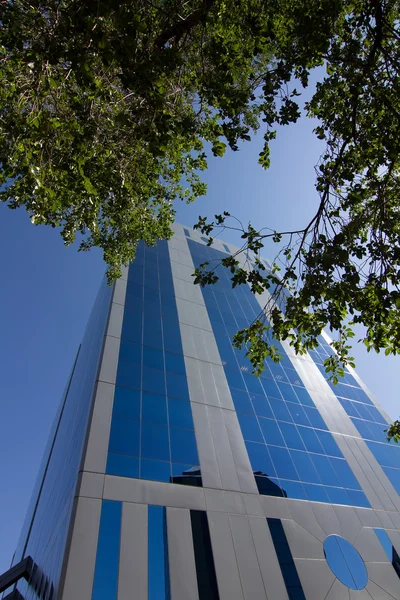 Madrid, Spanien okt 15: modern byggnad med glas arkitektur — Stockfoto