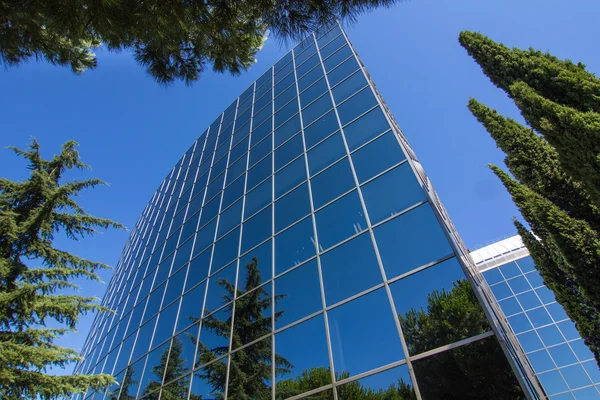 MADRID, SPAIN OCT 15: Modern building with glass architecture on — Stock Photo, Image