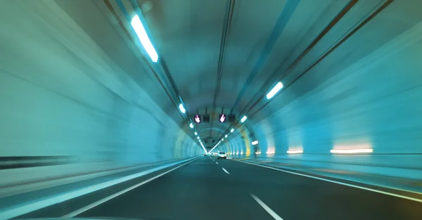 Moderno túnel de carretera largo en una luz azul —  Fotos de Stock