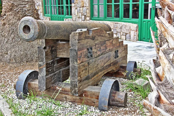 Antigua pistola de defensa costera del siglo XVIII — Foto de Stock