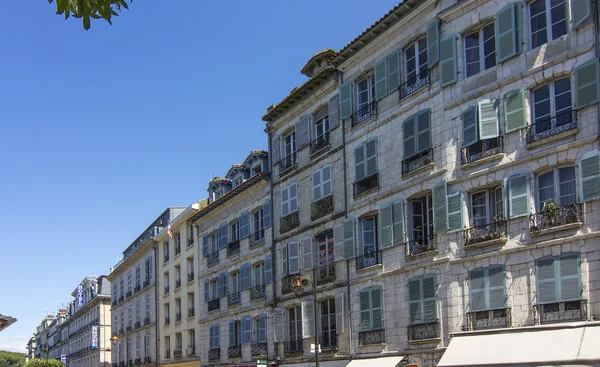Fransa bayonne şehir iyi eski evleri — Stok fotoğraf