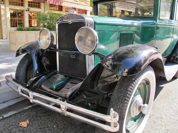 Vecchia auto d'epoca tipica degli Stati Uniti . — Foto Stock