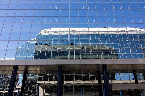 MADRID, SPAIN OCT 15: Modern building with glass architecture on — Stock Photo, Image