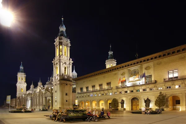 Night famous plaza del pilar in the center of the city of Zarago — Stock Photo, Image