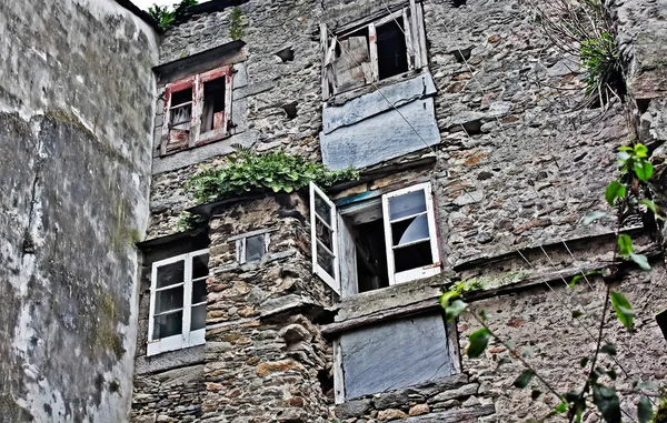 Détail des bâtiments typiques de la ville de viveiro, espagne — Photo