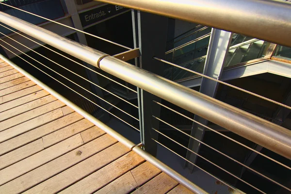 Balustrade moderne din lemn și oțel — Fotografie, imagine de stoc