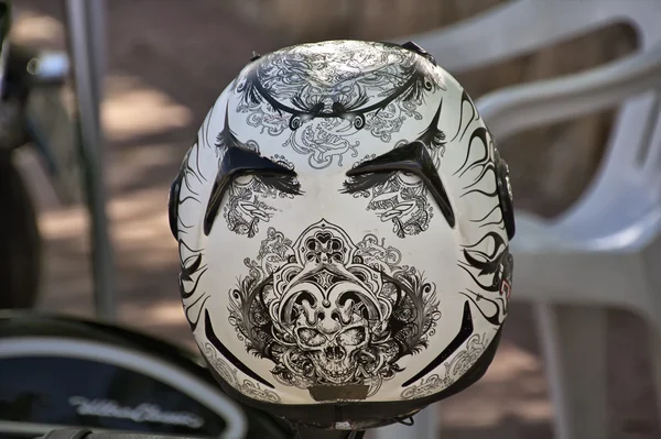 Casco moto altamente decorato — Foto Stock