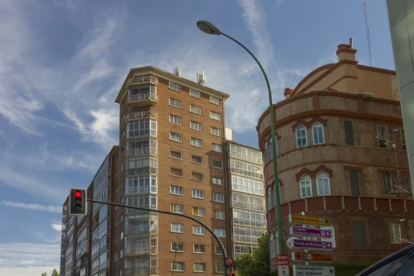 Edificios típicos de la década de los 60 en Burgos, España — Foto de Stock