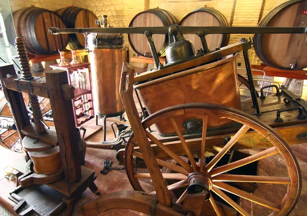 Old tools to make wine — Stock Photo, Image