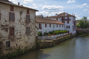 saint Nehri boyunca oldukça tipik evleri de port, fra alaca