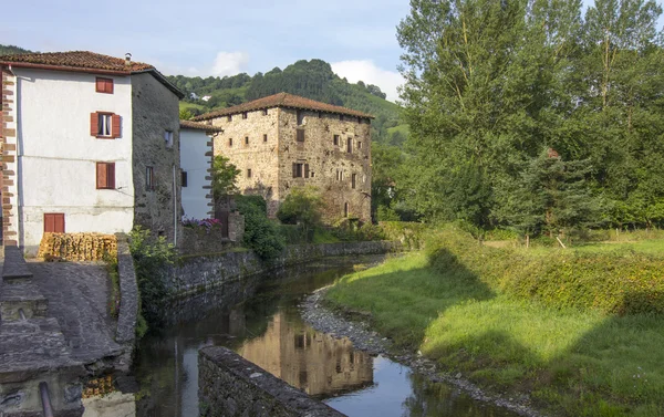 Beautiful rural houses along the River in the Pyrenees, Etxalar, — Stock Photo, Image