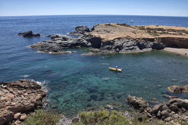 Όμορφο όρμο με τα καθαρά νερά — Φωτογραφία Αρχείου