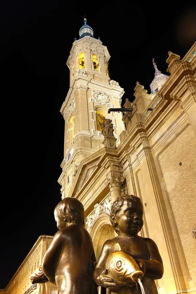 Night sculptures in the plaza del pilar, next to the Cathedral o — Stock Photo, Image