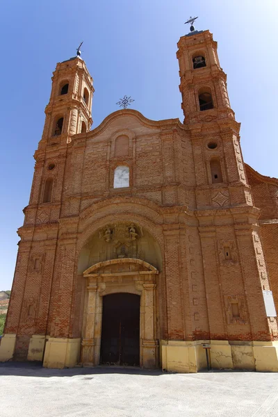 Igreja curiosa construída com tijolos vermelhos — Fotografia de Stock