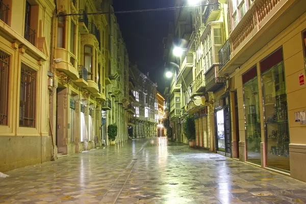 Strade della città di Cartagena di notte con illuminazione, Spagna — Foto Stock