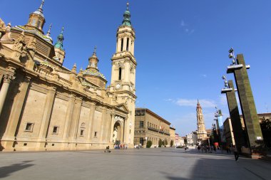 ünlü plaza del pilar Zaragoza, şehrin merkezine gelen sp