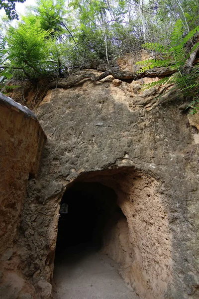 Excavado en el pasaje de la montaña —  Fotos de Stock