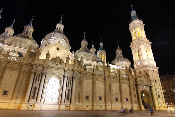 Night Cathedral Basilica of our Lady of the pillar built in the — Stock Photo, Image