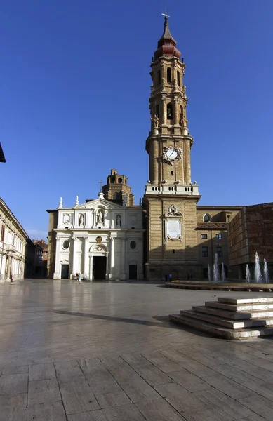 Kathedraal van la seo, in de beroemde plaza del pilar, zaragoza, sp — Stockfoto