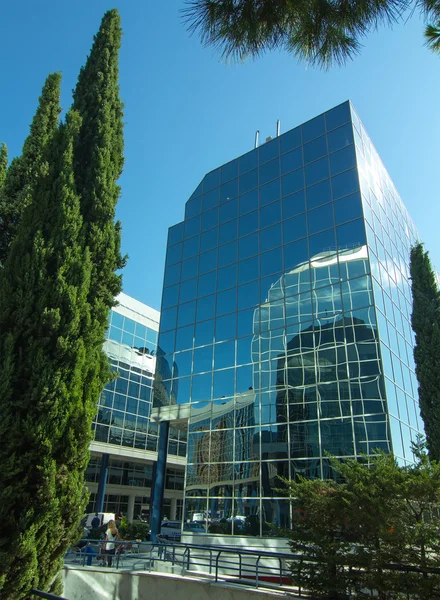 MADRID, SPAIN OCT 15: Modern building with glass architecture on — Stock Photo, Image