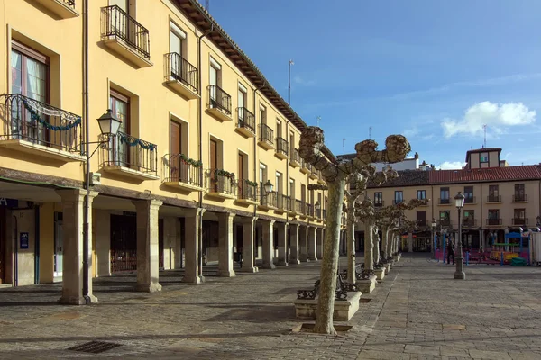 Calles y edificios típicos de la ciudad de Palencia, España — Foto de Stock