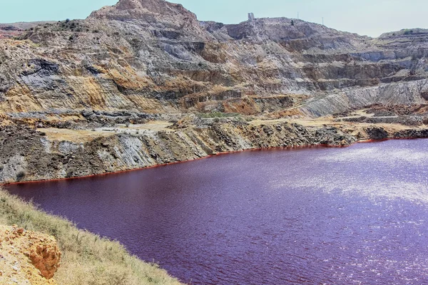 Jord med hög halt i rödaktig järn rostar, öken Ari — Stockfoto