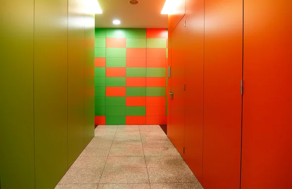现代明亮的彩色走廊 — 图库照片