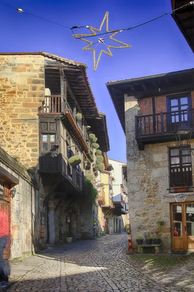 Strade tipiche dell'antico borgo patrimonio mondiale di Santillana del — Foto Stock