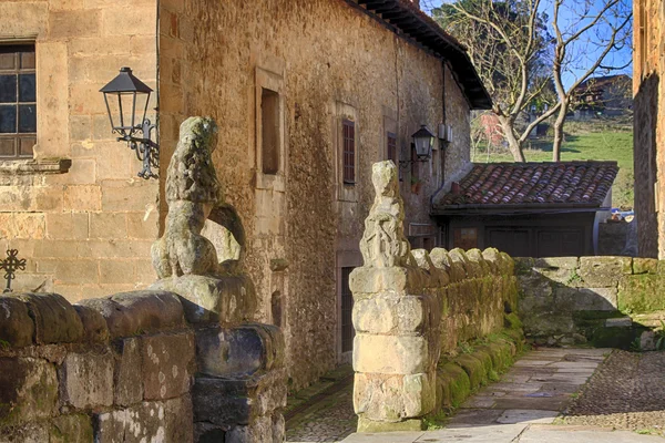 Typické domy ve městě světového dědictví santillana del Mar, — Stock fotografie