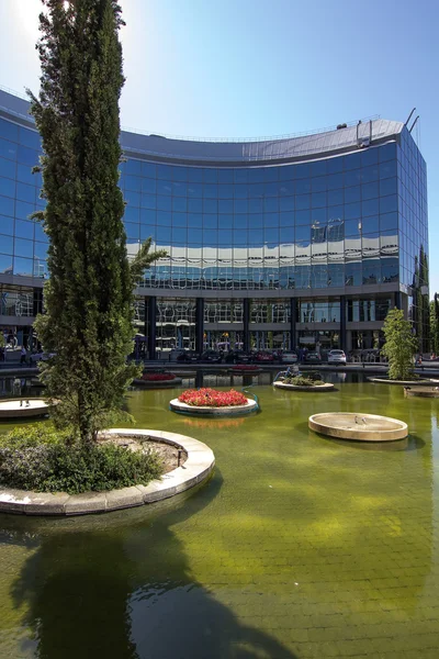 MADRID, SPAIN OCT 15: Modern building with glass architecture on — Stock Photo, Image