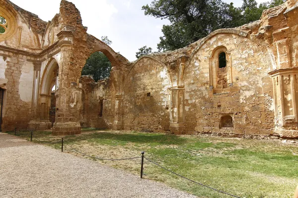 Zona en ruinas del famoso monasterio de piedra construido en 1194, Nuevalos, España — Foto de Stock