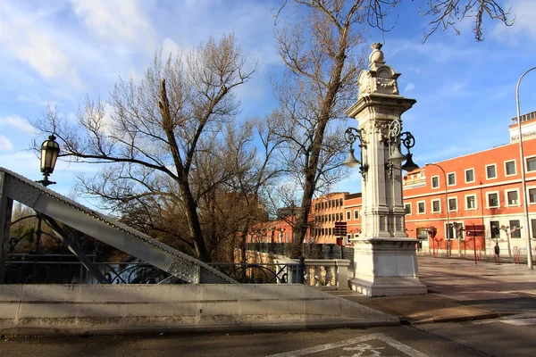 Gatorna i den vackra spanska staden palencia — Stockfoto