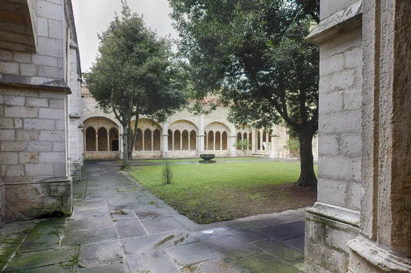 Kathedrale und Kreuzgang unserer Himmelfahrt in Santande — Stockfoto