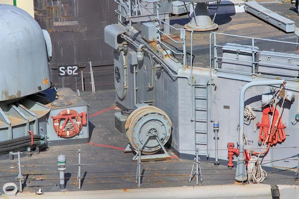 Detalhes da cobertura de um navio de guerra moderno — Fotografia de Stock