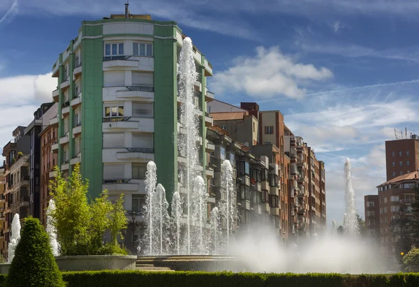 Ornamental fountain in a large square in the center of the city — Stock Photo, Image