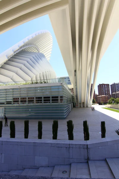 Oviedo, Spanien - juli 07: exhibition center ciudad de oviedo i ett — Stockfoto