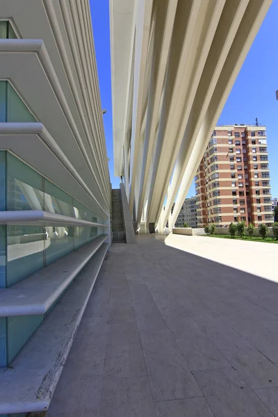 OVIEDO, ESPAÑA - 07 DE JULIO: Centro de exposiciones Ciudad de Oviedo en A — Foto de Stock