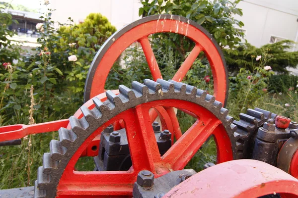 Mechanisms gears from old pipes and steam engines — Stock Photo, Image