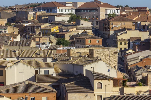 Vista general de los tejados de una ciudad antigua, Toledo, España — Foto de Stock