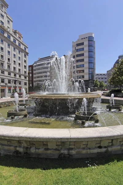 Ornamental fountain in a large square in the center of the city — Stock Photo, Image