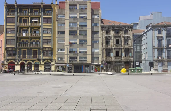 Praça velha de peixes em aviles Espanha — Fotografia de Stock