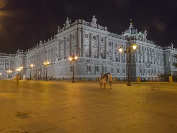 Nocny widok wschód pałacu w Madryt, Hiszpania — Zdjęcie stockowe