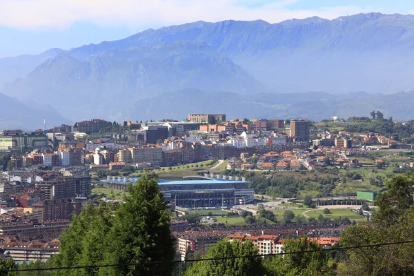 Přehled města oviedo v regionu Asturie, Španělsko — Stock fotografie