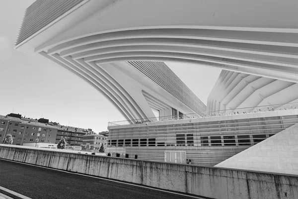 OVIEDO, ESPAÑA - 07 DE JULIO: Centro de exposiciones Ciudad de Oviedo en A — Foto de Stock