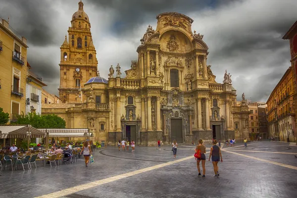 Murcia kathedraal van het jaar 1465 per dag van storm, in murcia, spa — Stockfoto