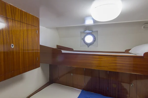 Small cabin with porthole on a ship — Stock Photo, Image
