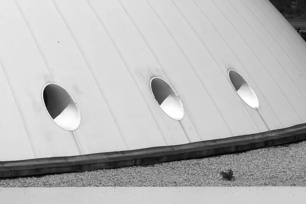 AVILES, ESPANHA - 6 de julho: Edifício moderno público Niemeyer Cultural — Fotografia de Stock