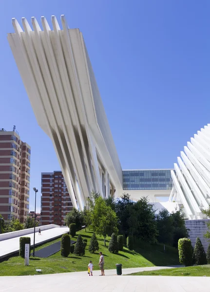 Oviedo, Španělsko - Červenec 07: výstavní centrum ciudad de oviedo v — Stock fotografie